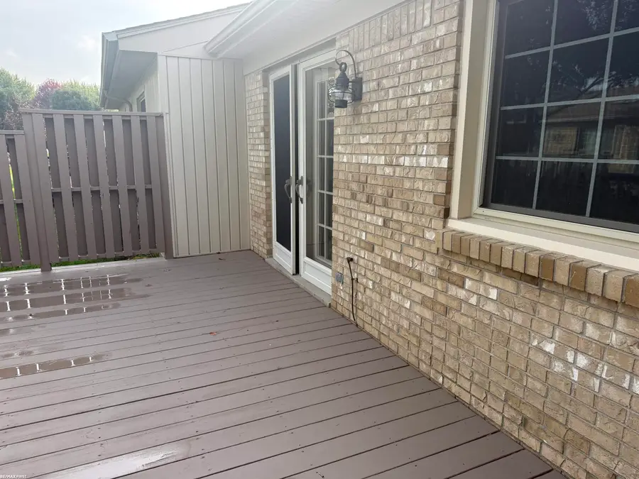 15485 Mary CT, Clinton Township, MI 48038 - #2