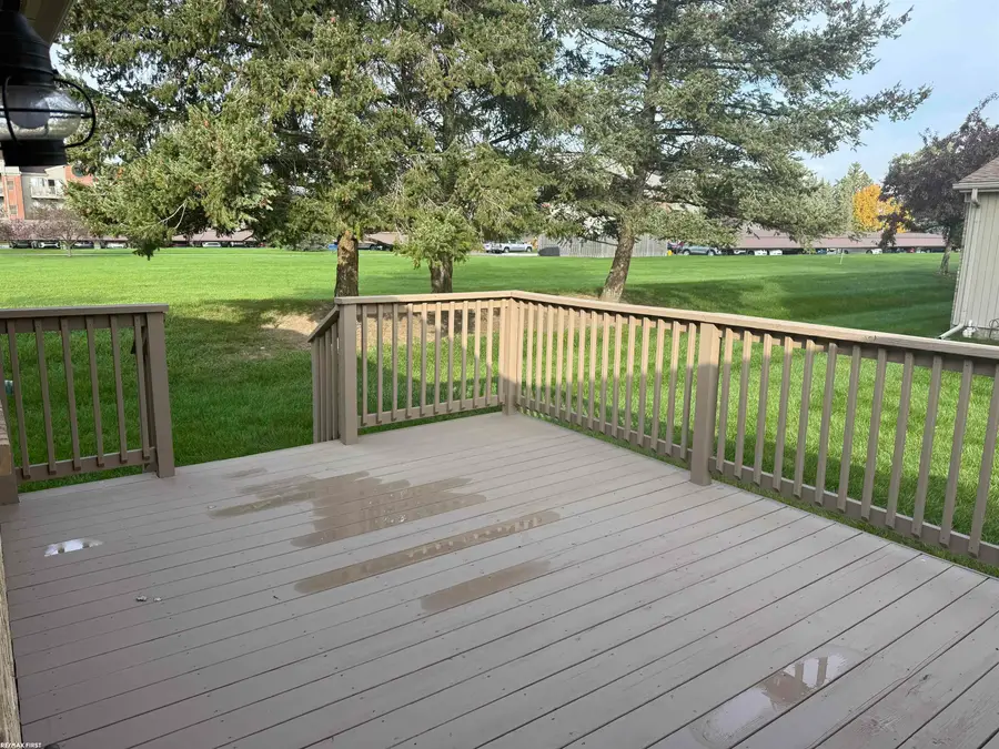 15485 Mary CT, Clinton Township, MI 48038 - #3