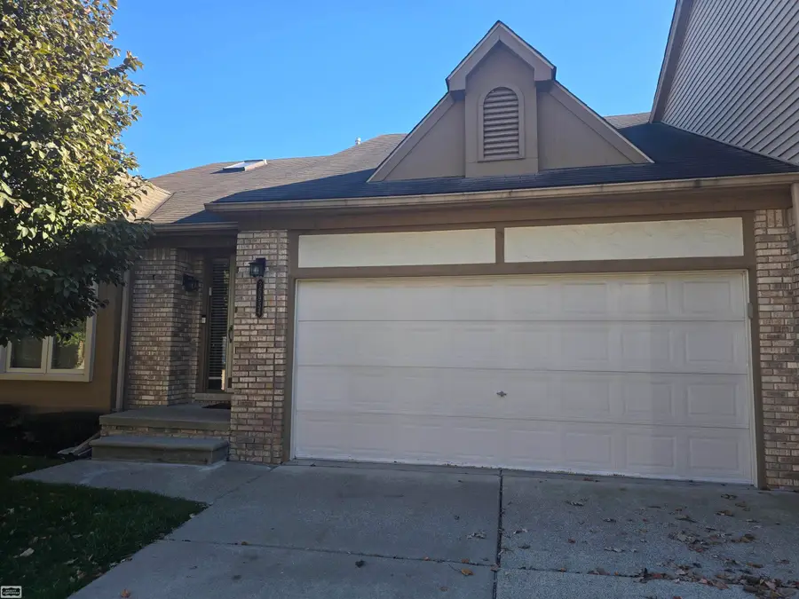 35934 Fierimonte DR, Clinton Township, MI 48035 - #2