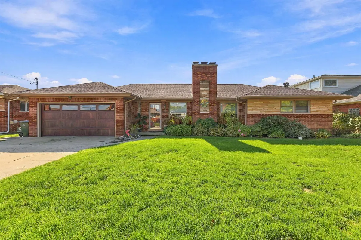22458 Lakecrest ST, Saint Clair Shores, MI 48081 - #1