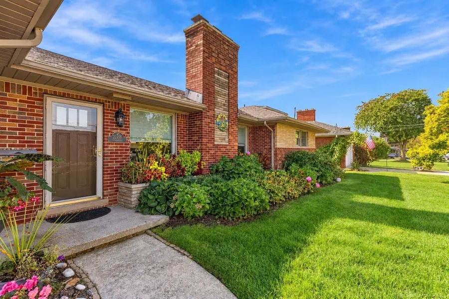 22458 Lakecrest ST, Saint Clair Shores, MI 48081 - #2