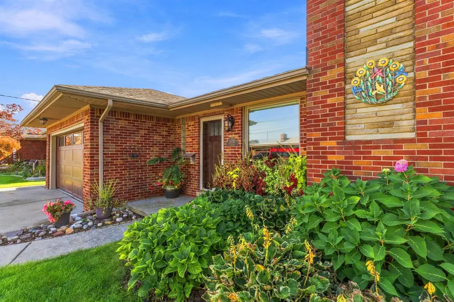 22458 Lakecrest ST, Saint Clair Shores, MI 48081 - #3