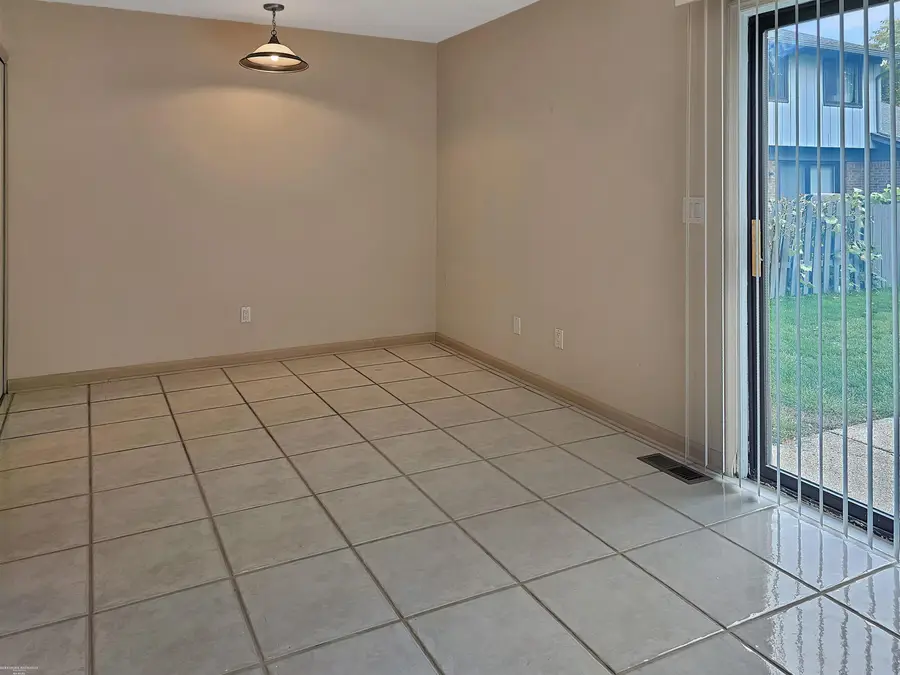 2536 Chalk Farm RD, Warren, MI 48091 - #3