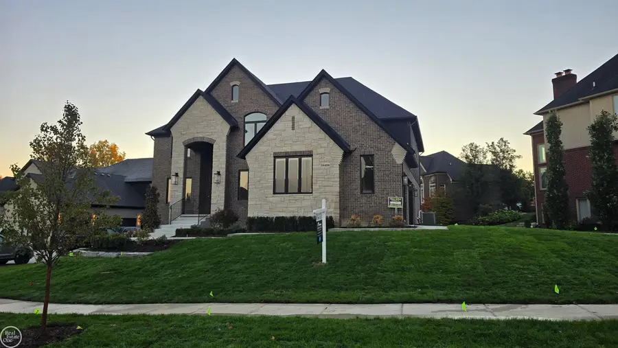 54438 Carrington DR, Shelby, MI 48316 - #3