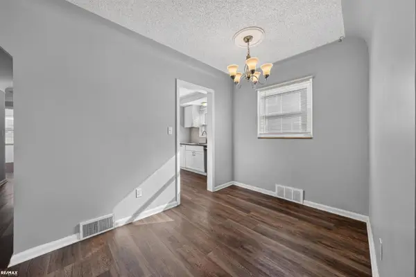 8175 Mackay CT, Utica, MI 48317