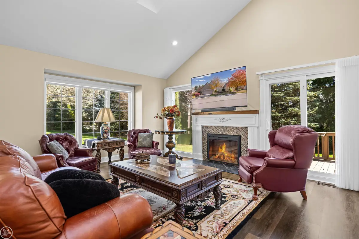 54744 Cambridge DR, Shelby, MI 48315 - #1