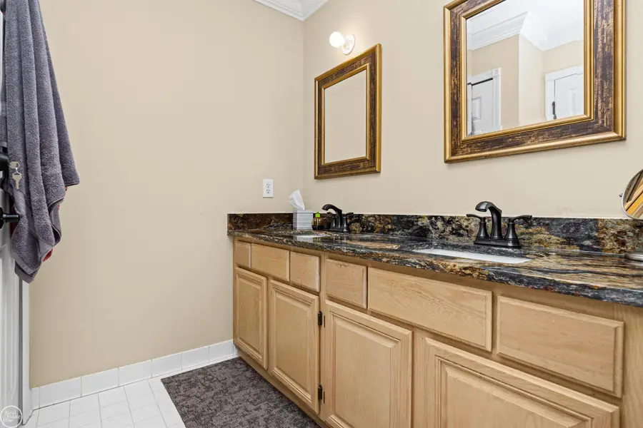 54744 Cambridge DR, Shelby, MI 48315 - #3