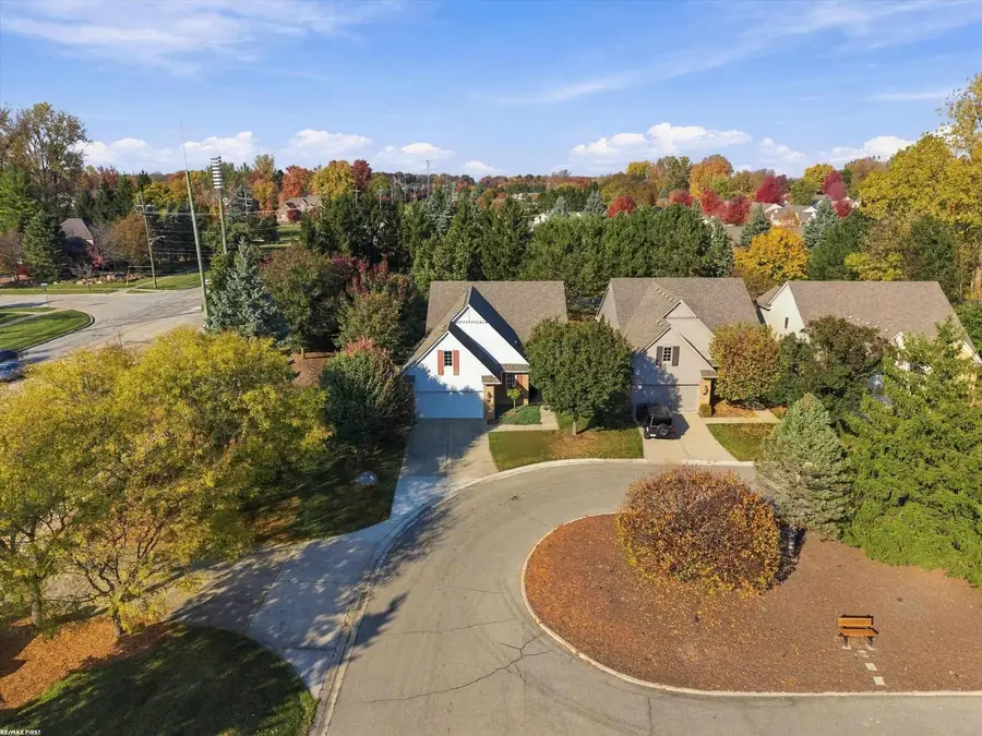 43827 Perignon DR, Sterling Heights, MI 48314 - #2