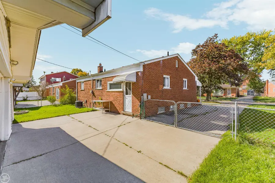 26058 LA SALLE CT, Roseville, MI 48066 - #2