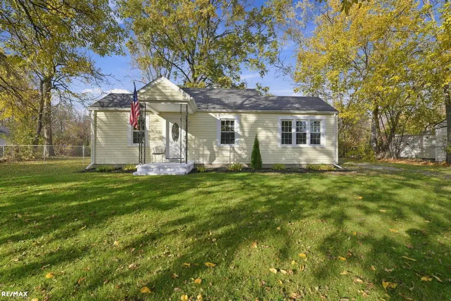 190 W Spencer ST, Belleville, MI 48111 - #2