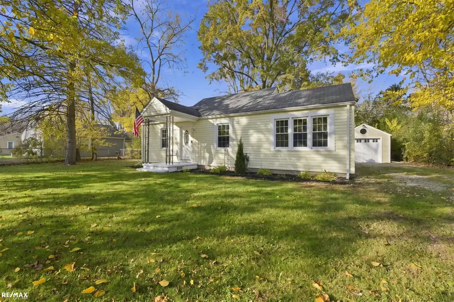 190 W Spencer ST, Belleville, MI 48111 - #3
