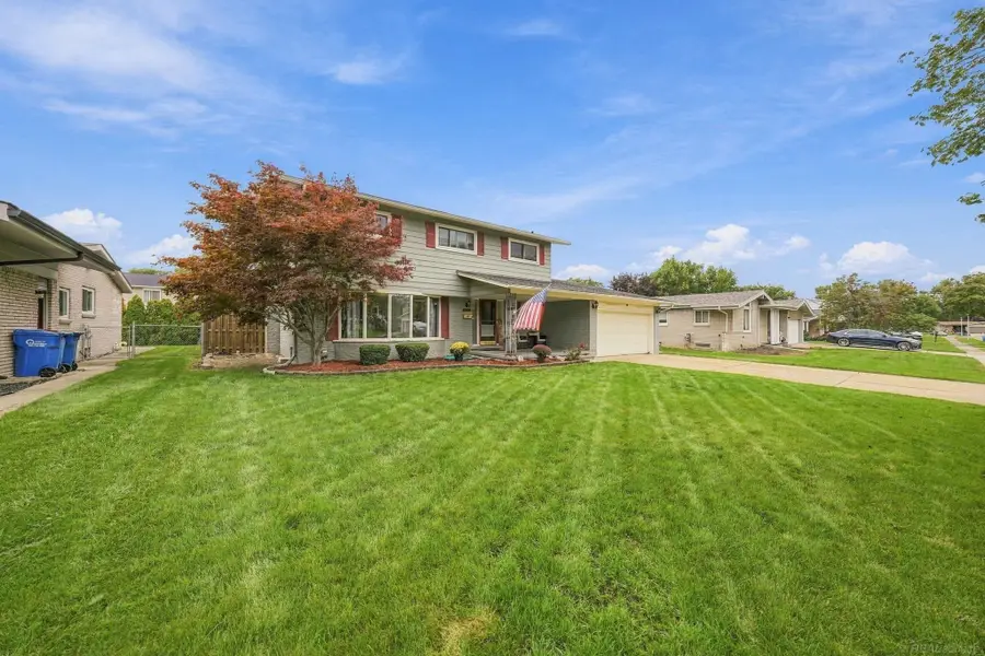 30505 Freda DR, Warren, MI 48093 - #3