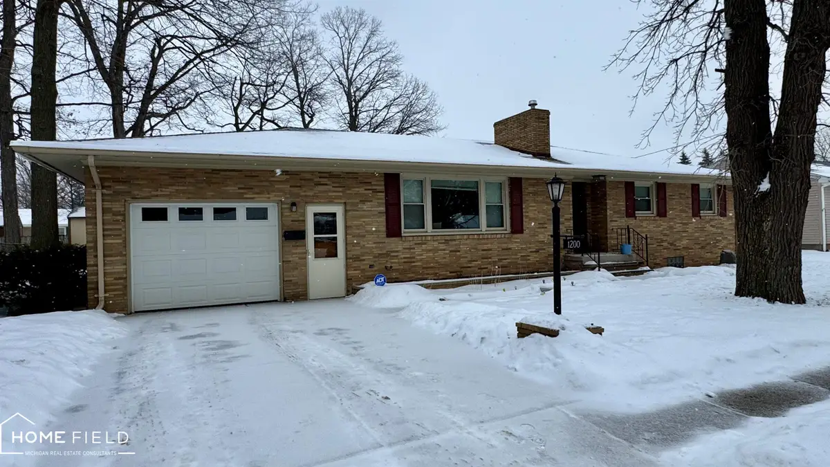 1200 N Dewey ST, Owosso, MI 48867 - #1