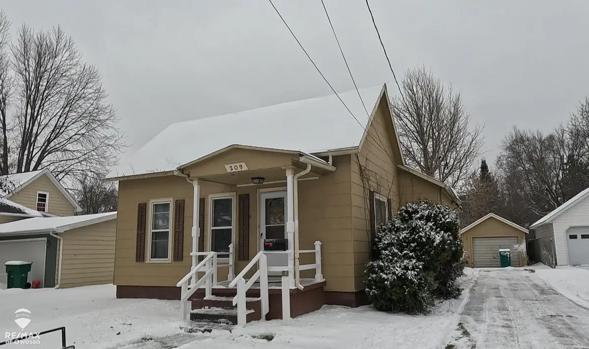 209 W Stewart ST, Owosso, MI 48867 - #1