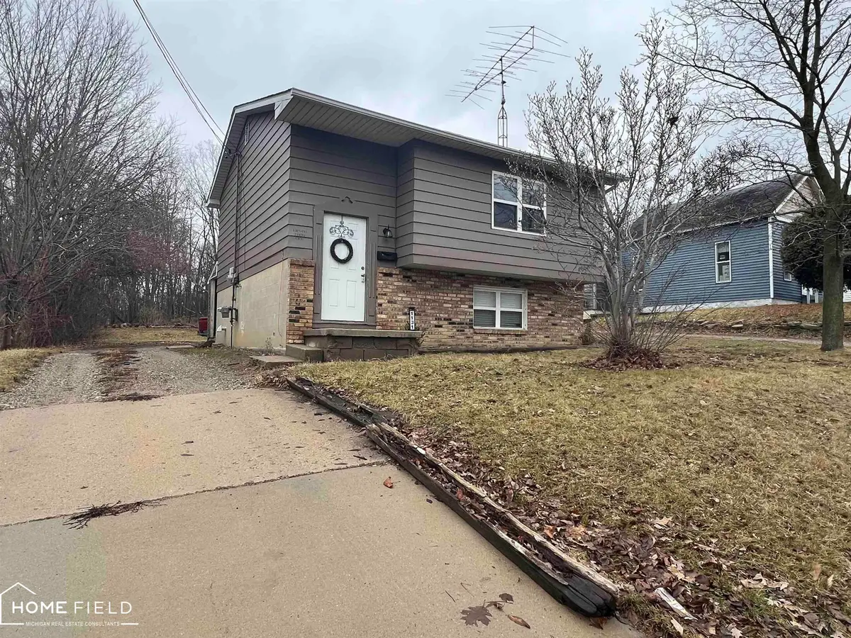 1131 S Shiawassee ST, Owosso, MI 48867 - #1