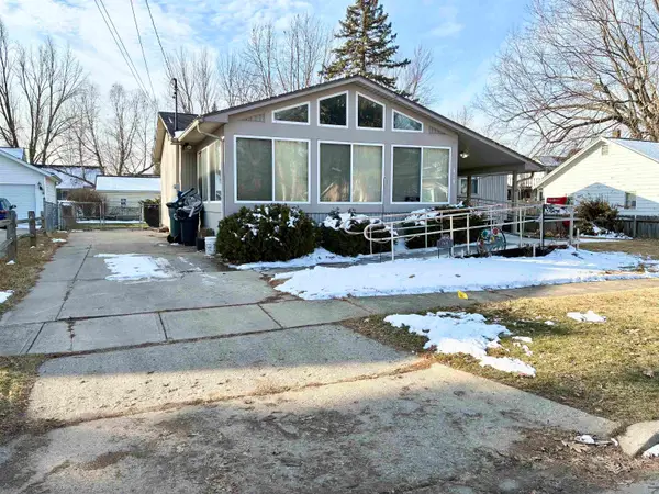 616 queen ST, Owosso, MI 48867