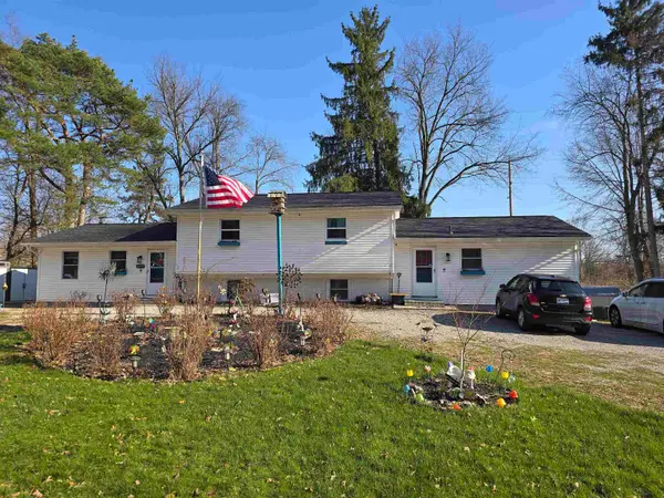 12573 Spruce LN, Perry, MI 48872