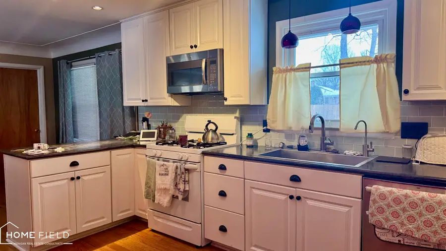 1200 N Dewey ST, Owosso, MI 48867 - #2