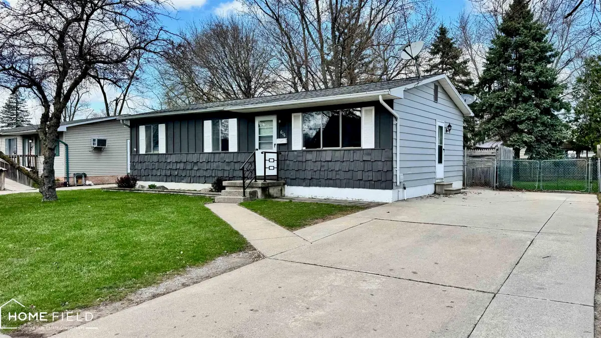 616 W Stewart ST, Owosso, MI 48867 - #1