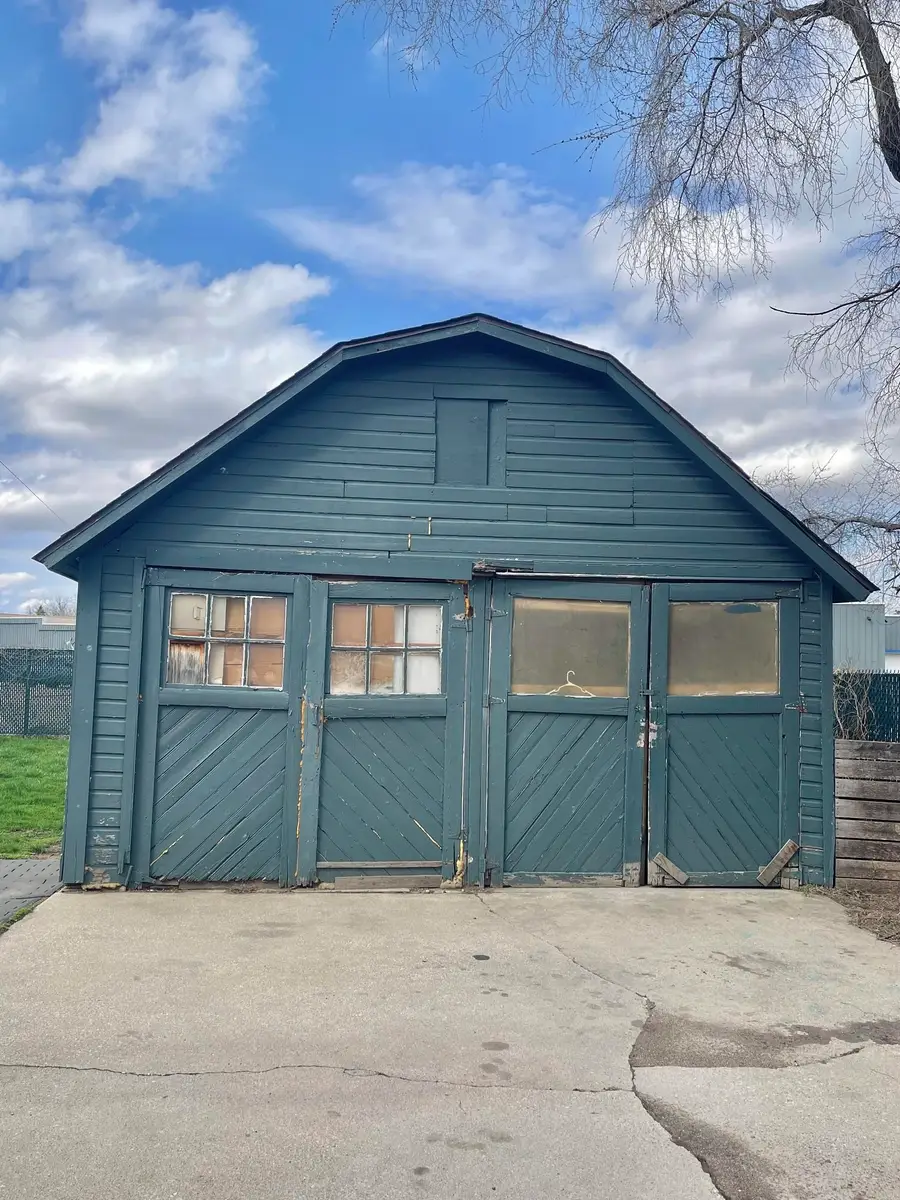 1106 W Main ST, Owosso, MI 48867 - #3