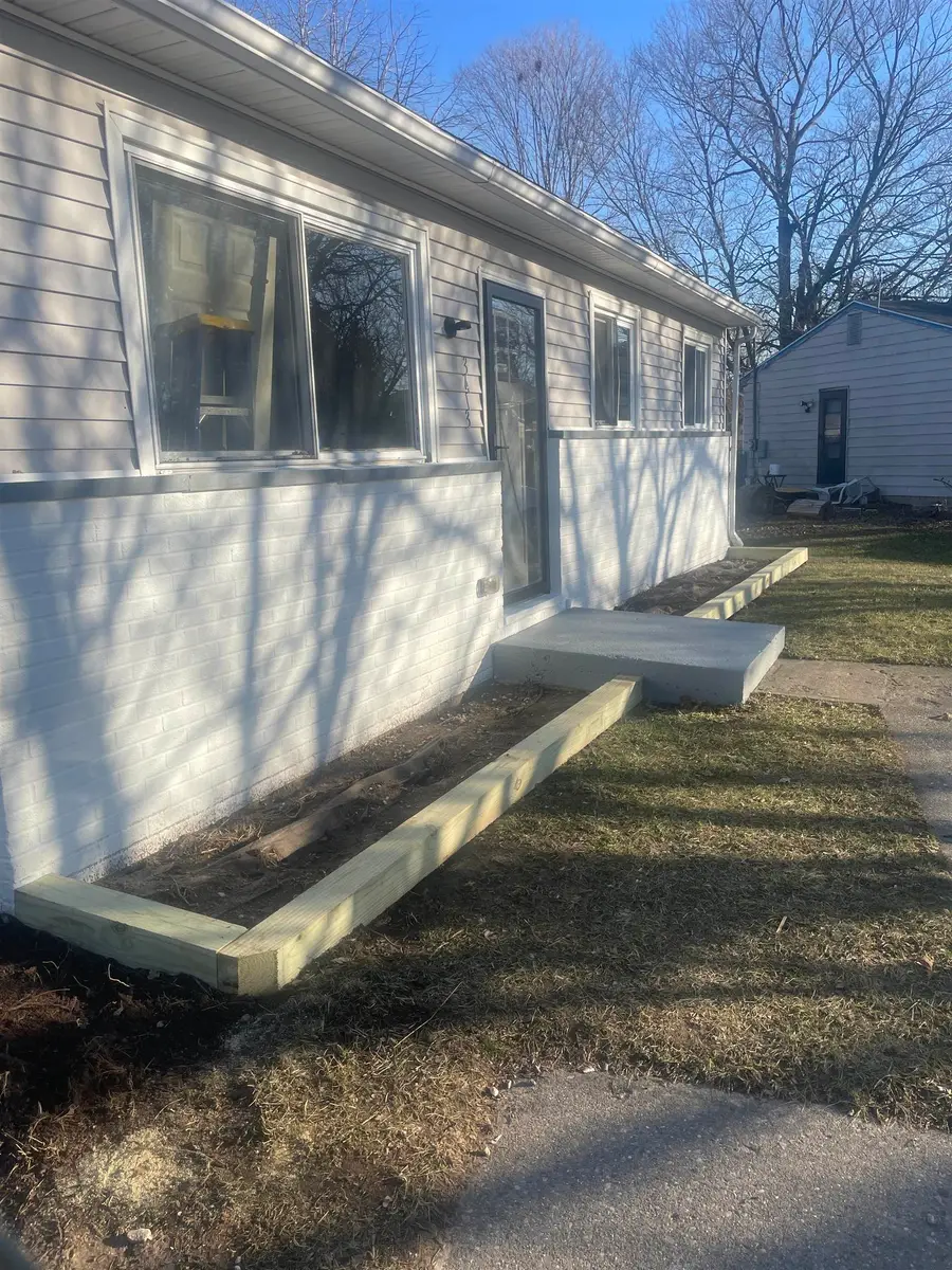 3413 Braeburn DR, Lansing, MI 48911 - #2