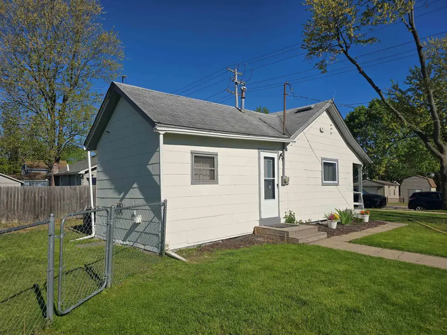 117 W Mcneil ST, Corunna, MI 48817 - #3