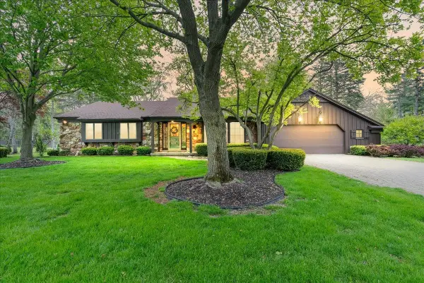 2338 Meadowdown, Owosso, MI 48867
