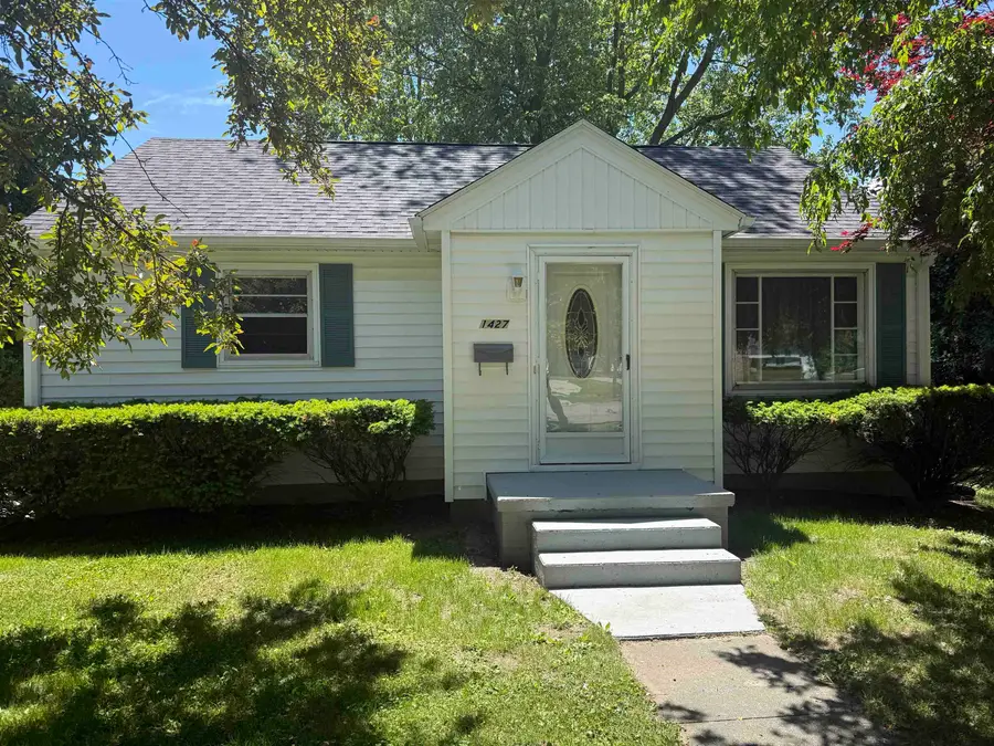 1427 W King ST, Owosso, MI 48867 - #3