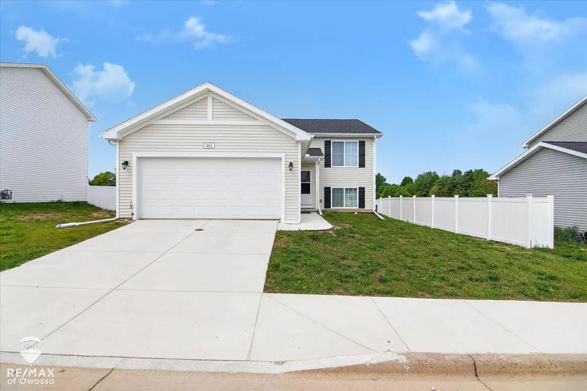 604 Muirfield DR, Eaton Rapids, MI 48827 - #1