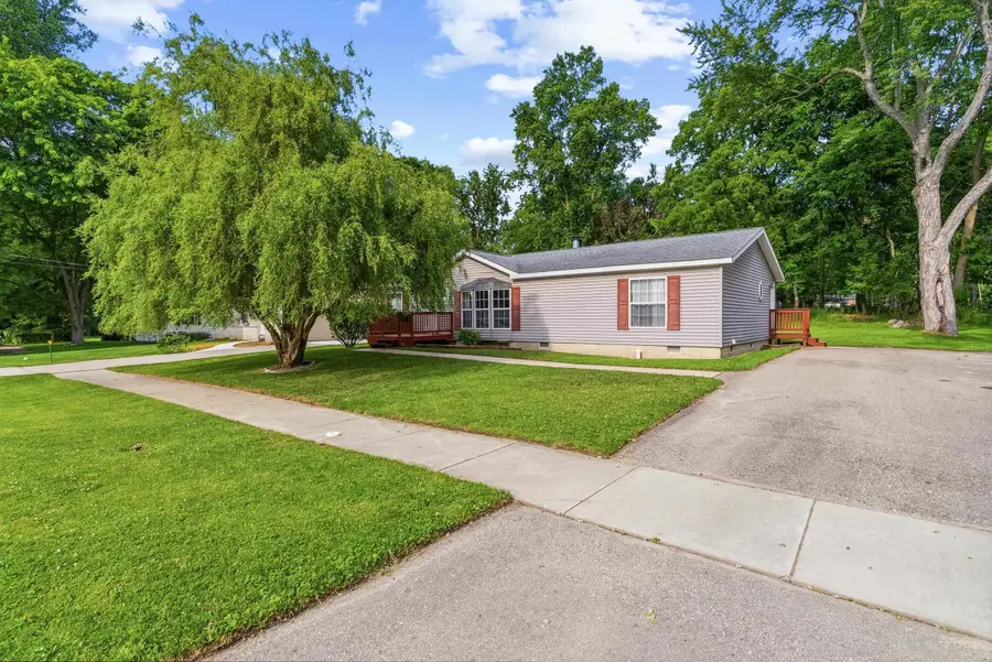 880 N East ST, Fenton, MI 48430 - #2