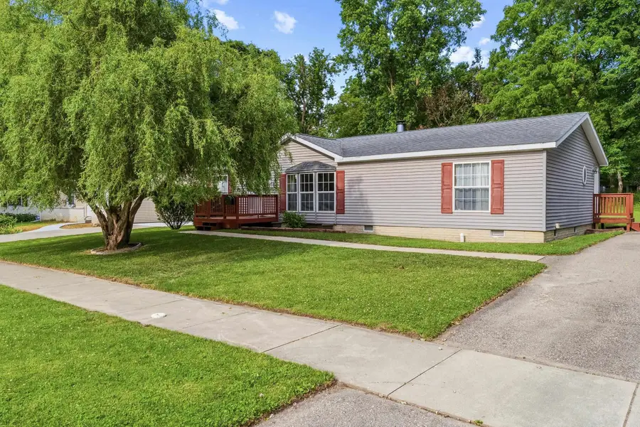 880 N East ST, Fenton, MI 48430 - #3