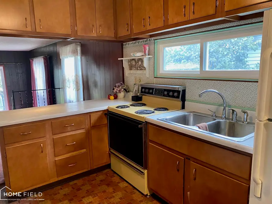 306 Genesee ST, Owosso, MI 48867 - #2