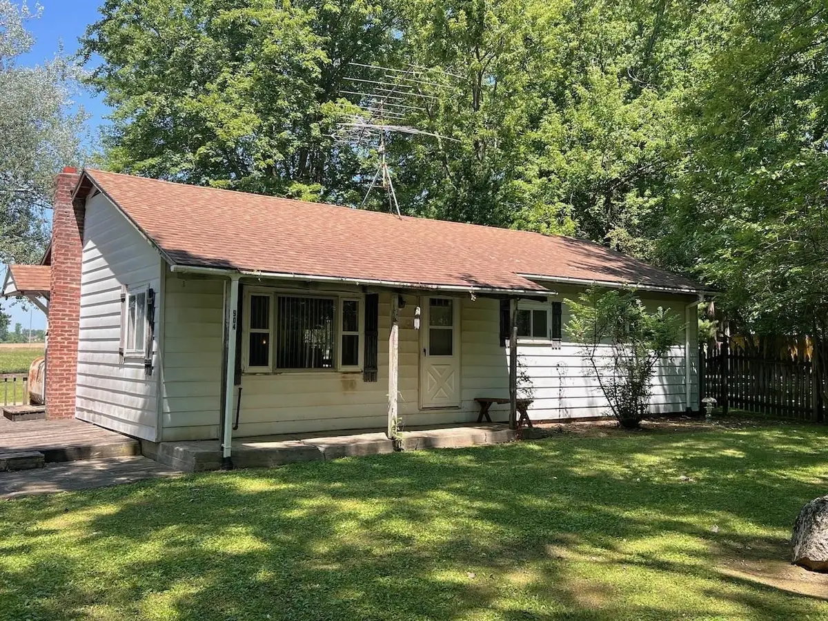 904 W Lovejoy RD, Perry, MI 48872 - #1