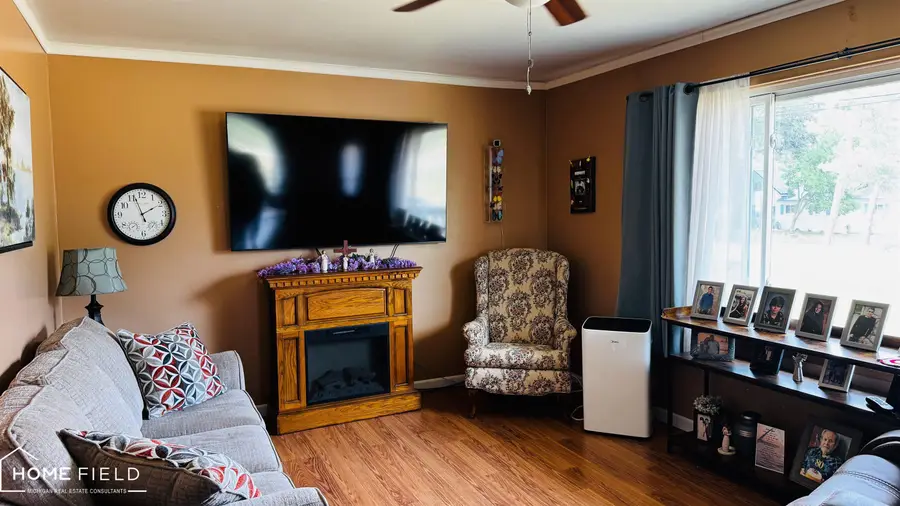 810 E King ST, Corunna, MI 48817 - #3