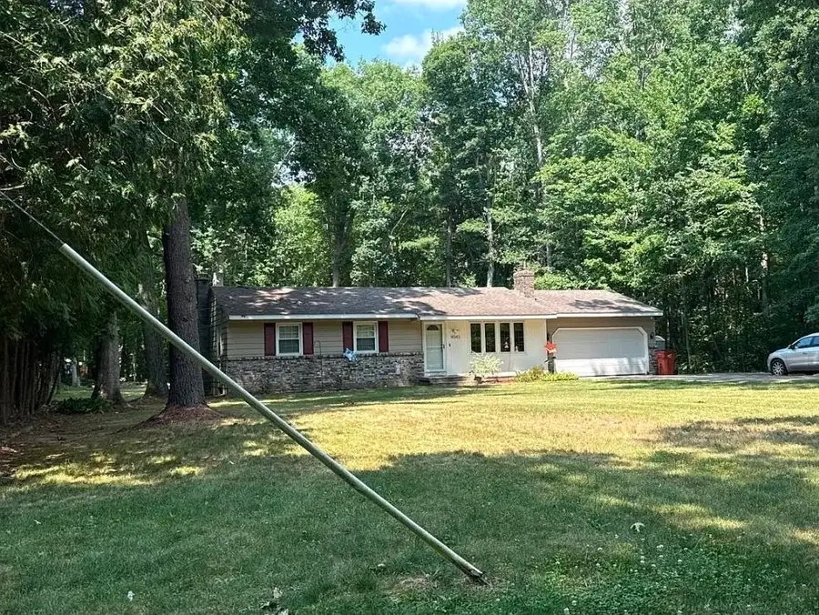 9045 NE Algoma AVE, Rockford, MI 49341 - #2