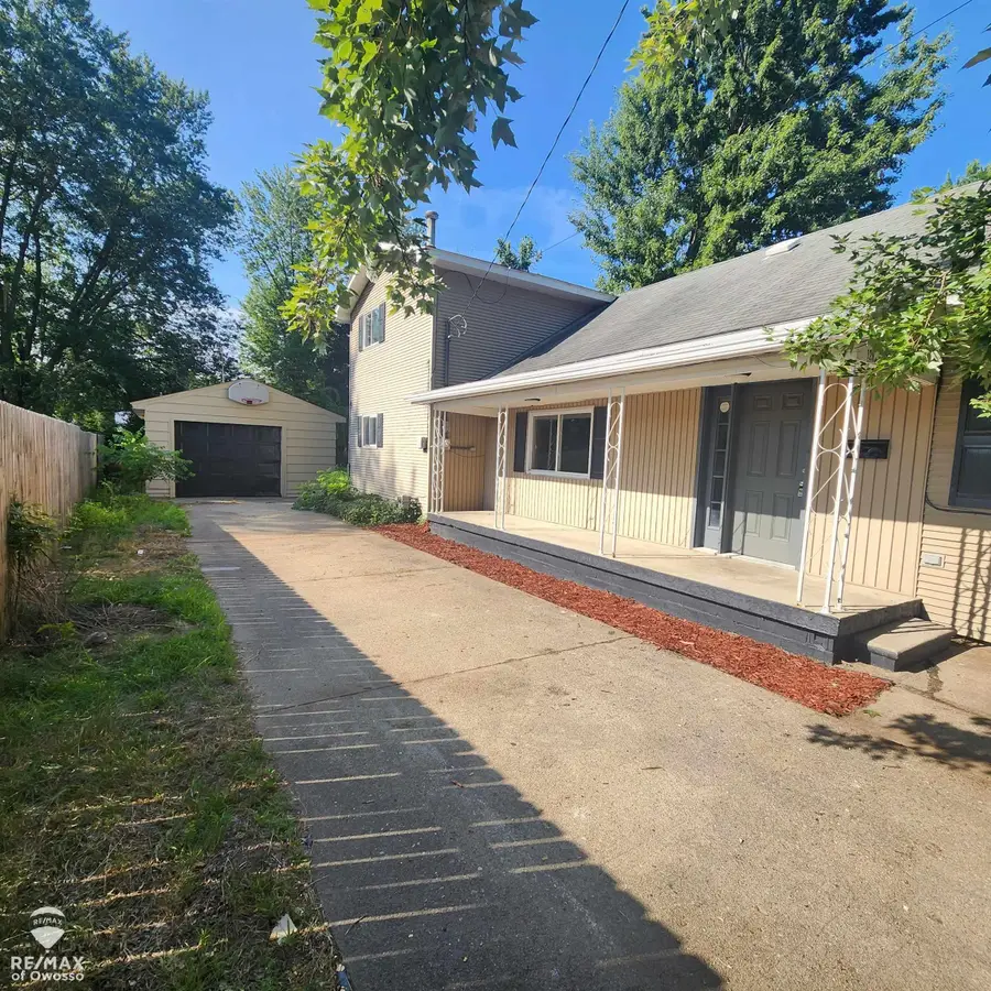 129 W Walnut ST, Saint Charles, MI 48655 - #2