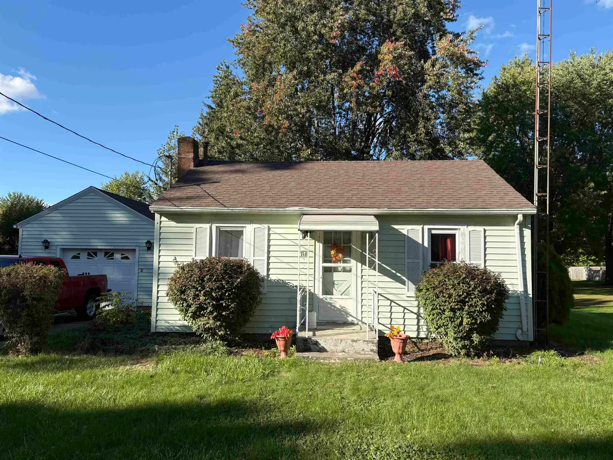 718 Thayer ST, Chesaning, MI 48616 - #1