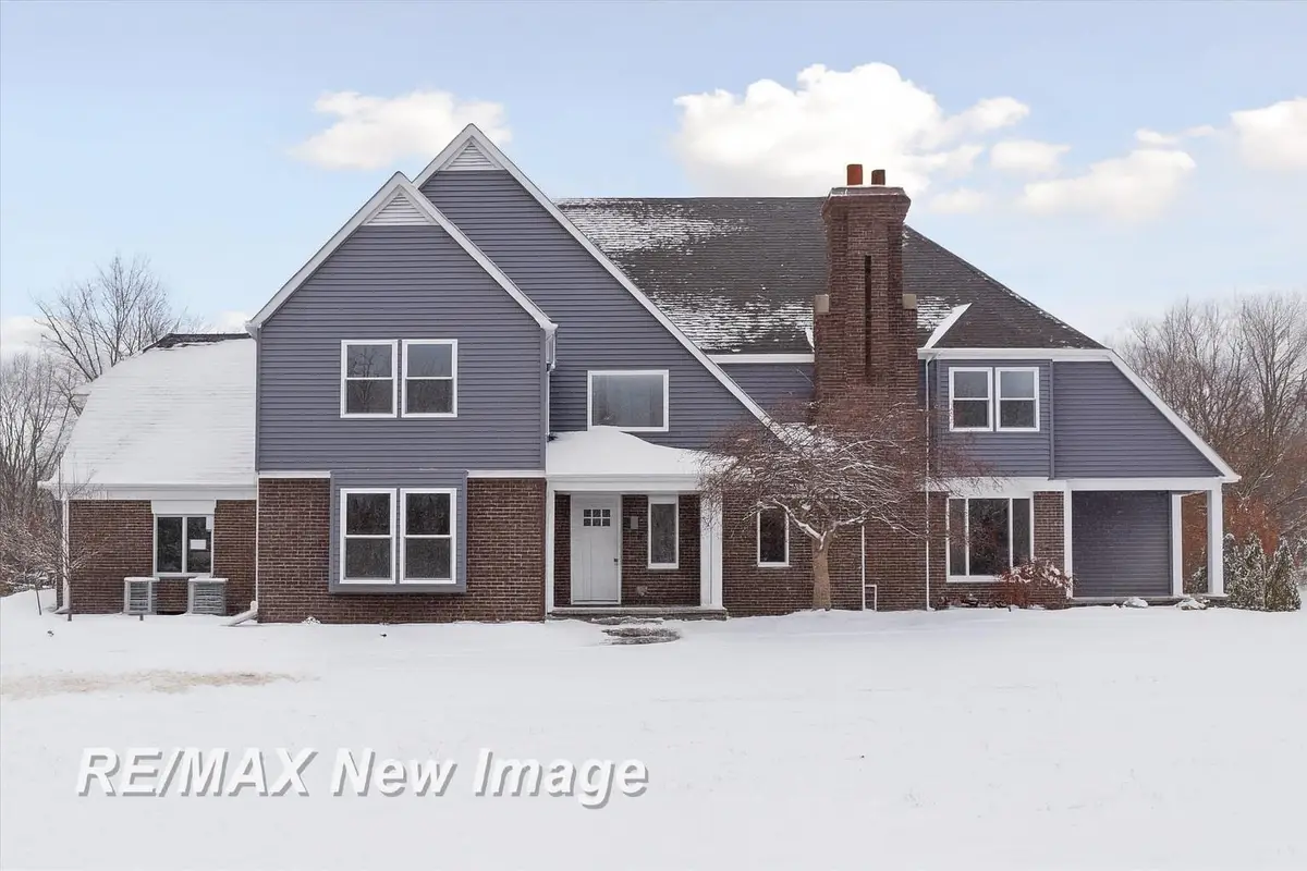 60 Golfview DR, Saginaw, MI 48638 - #1