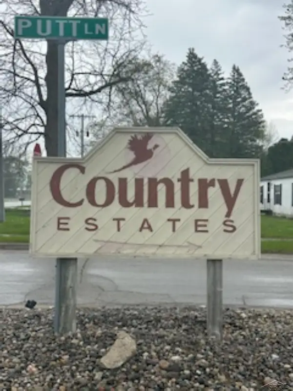 4760 Putt LN, Auburn, MI 48611