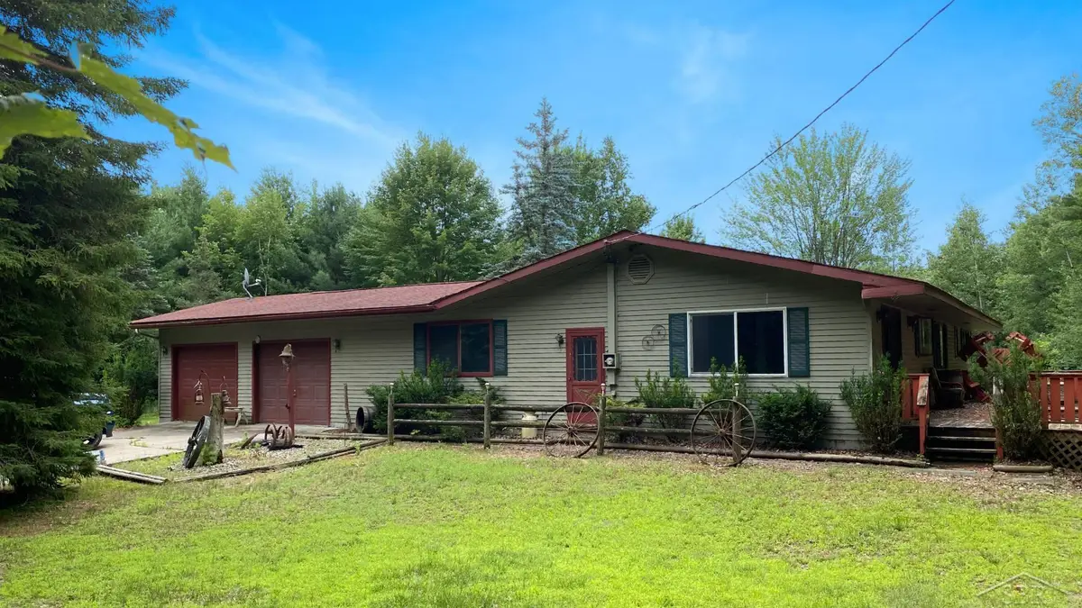 5597 Groszek RD, Sterling, MI 48659 - Image #1
