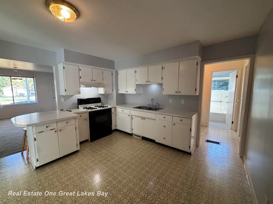 2750 E Deckerville RD, Caro, MI 48723 - Image #2