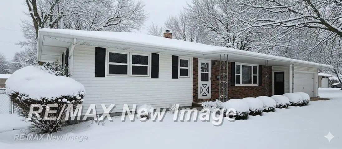 705 E Liberty ST, Chesaning, MI 48616 - Image #1
