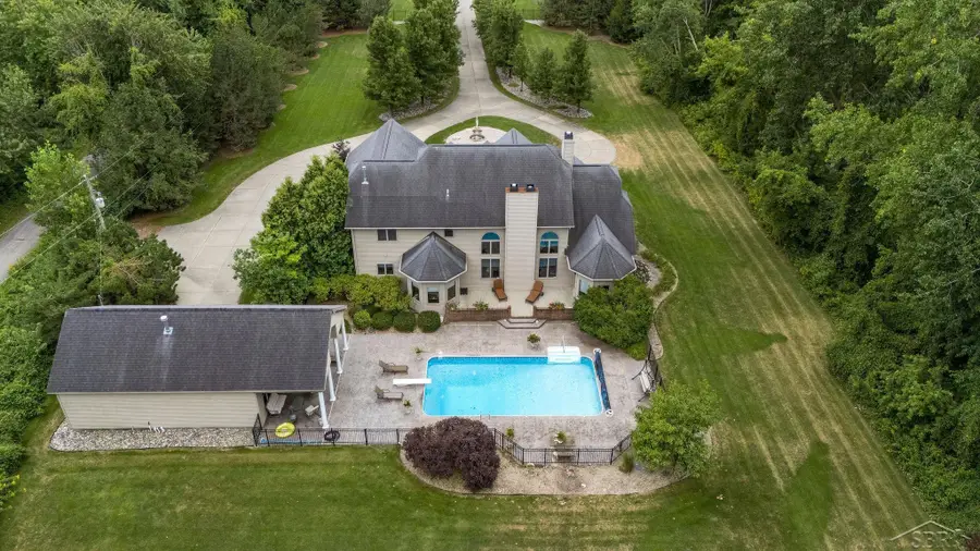 1238 W Center RD, Essexville, MI 48732 - #2