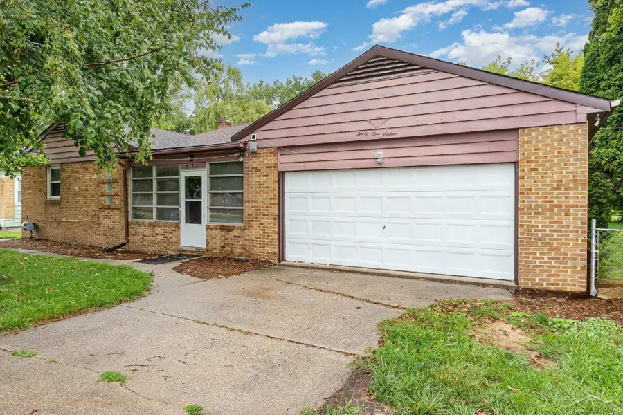 2116 W Michigan AVE, Saginaw, MI 48638 - Image #2
