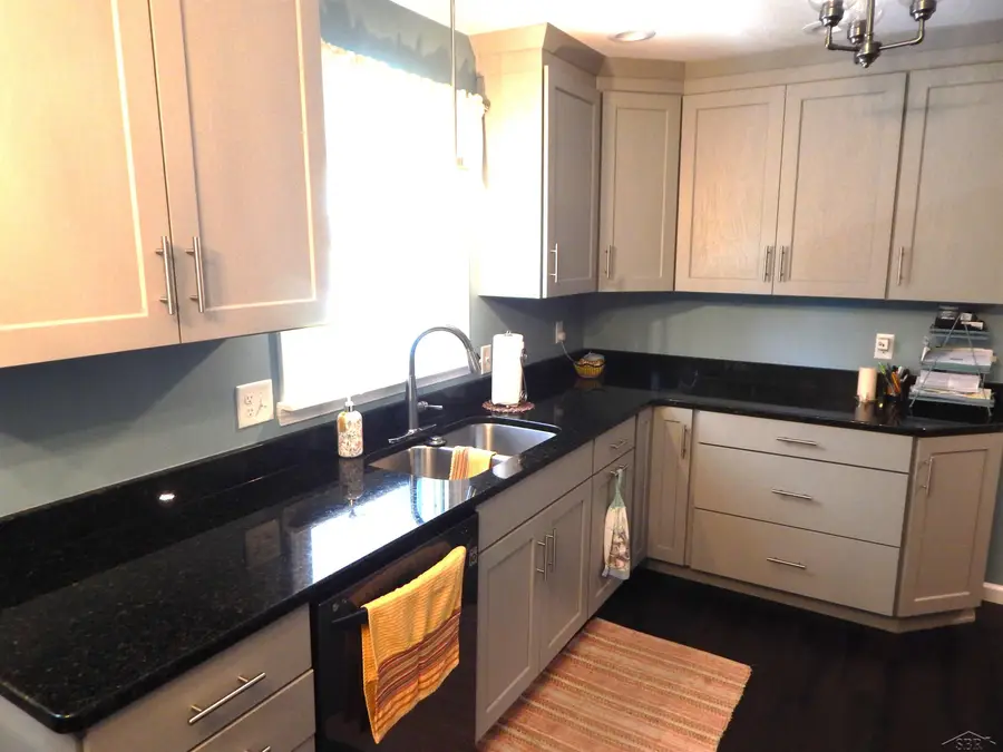 4333 Riverview DR, Bridgeport, MI 48722 - Image #3