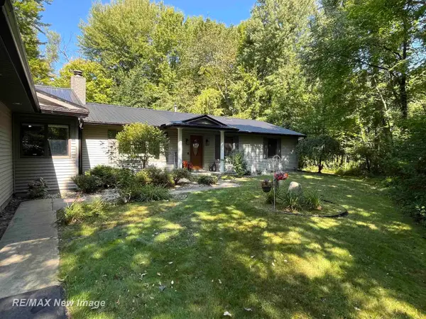 600 S Maplewood DR, Midland, MI 48640