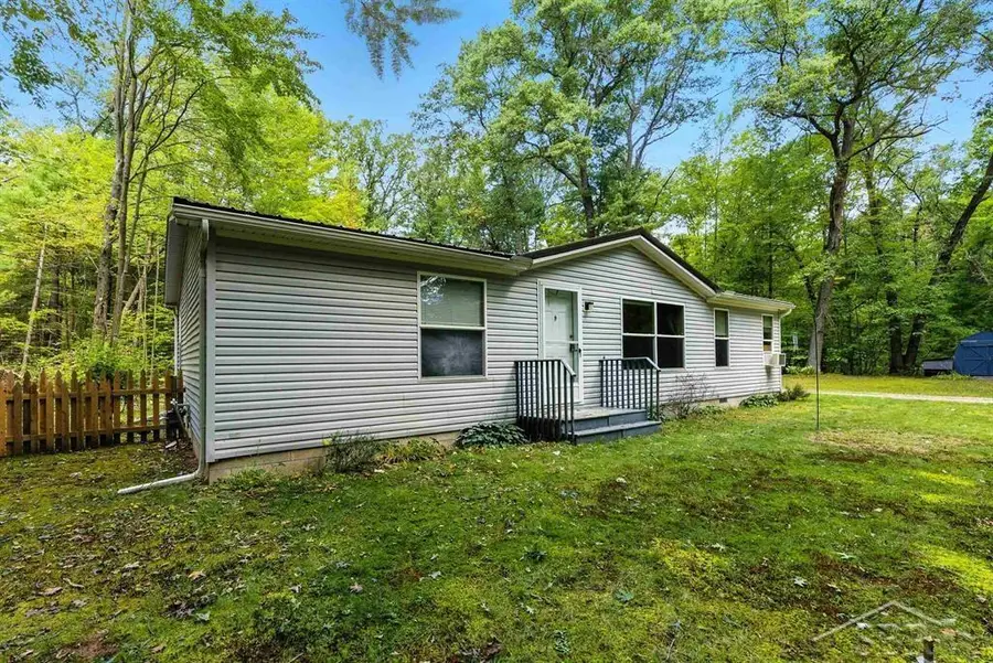 450 W Wackerly RD, Sanford, MI 48657 - Image #2