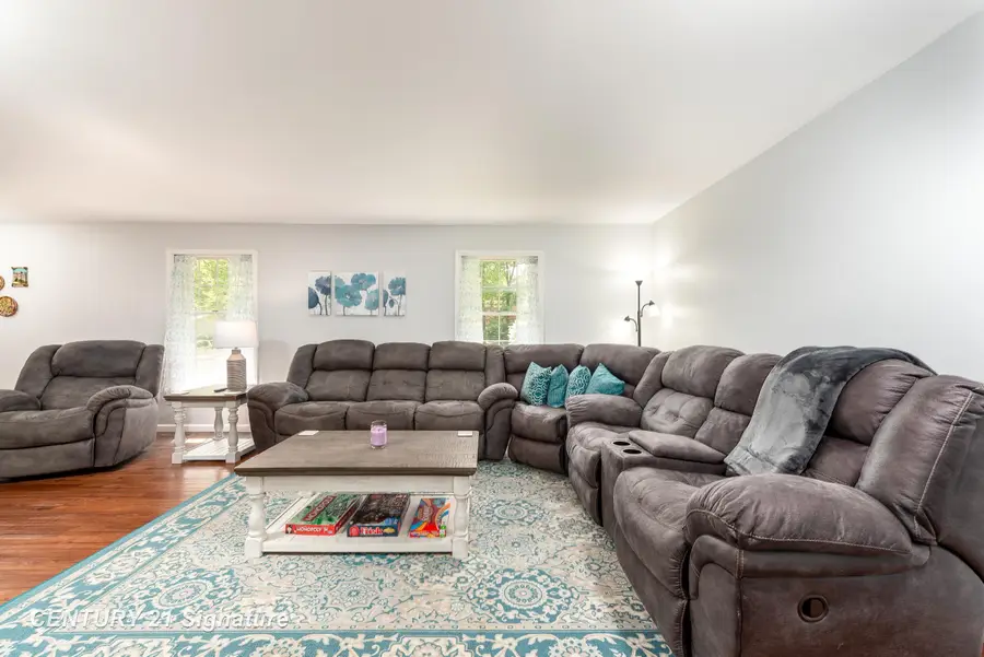 5712 Woodbridge LN, Midland, MI 48640 - Image #3