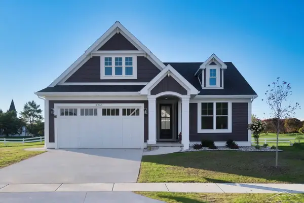 4265 Village Green DR, Freeland, MI 48623