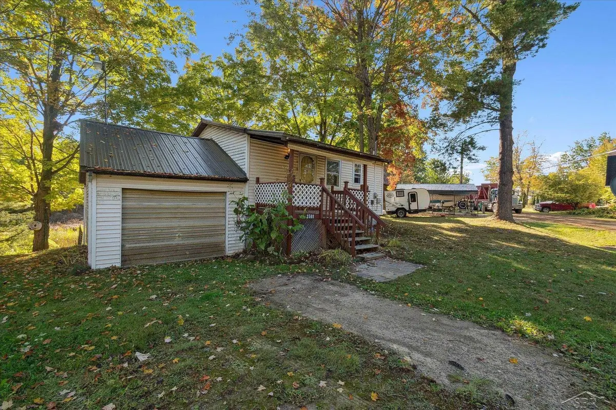 3569 Lakeview DR, Beaverton, MI 48612 - Image #1